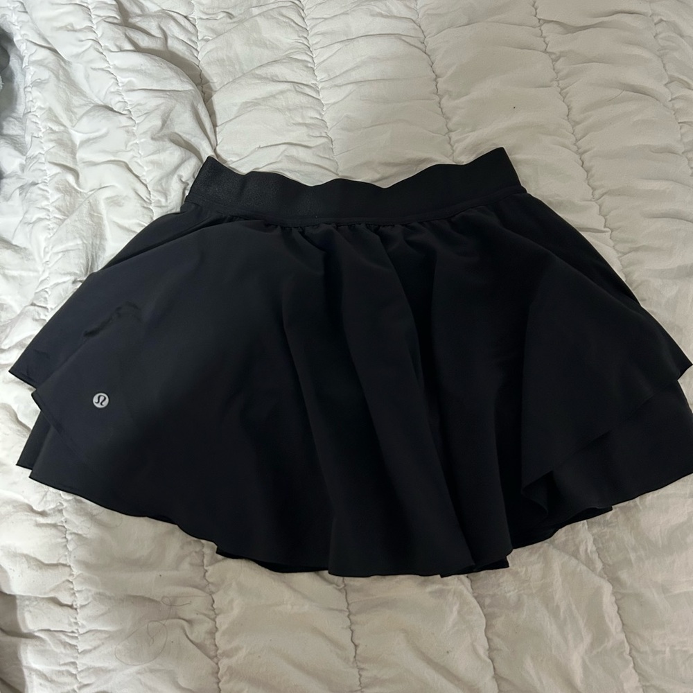RARE lululemon black court rival skirt - size 6
